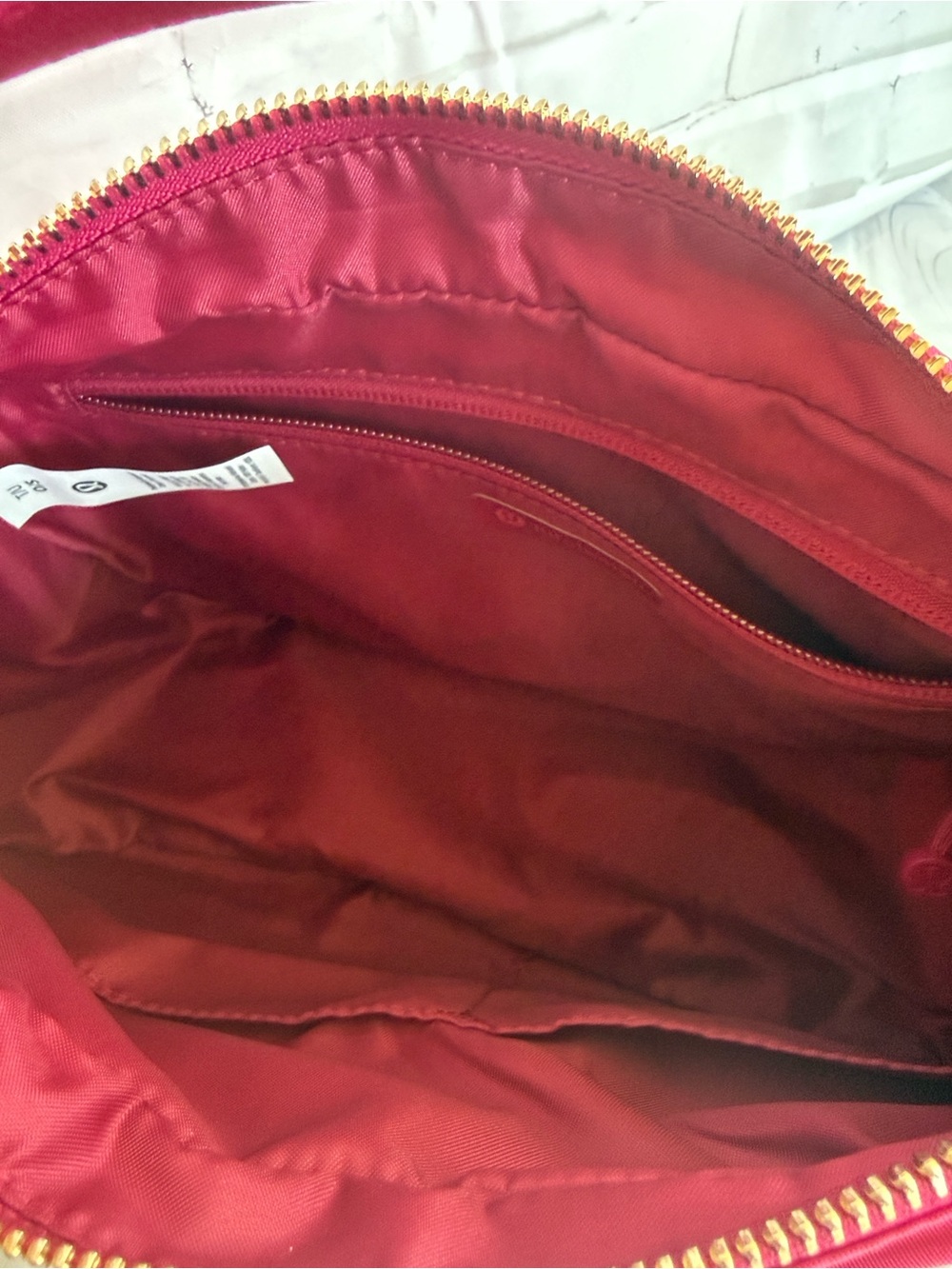 lululemon athletica City Essentials Shoulder Bag in Berry Rumble (BRML) - Picture 5 of 10
